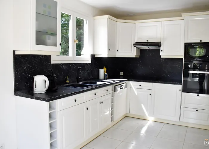 La Verdoyante -tennis Piscine-proche Pont L'eveque Feriehus